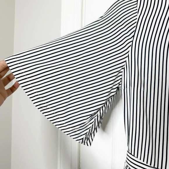 ABERCROMBIE & FITCH Size XS Kimono Sleeve‎ Tie Front Striped Romper - Picture 3 of 8